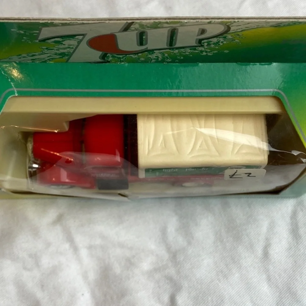 Vintage 7-Up International die cast collectible truck rom England|